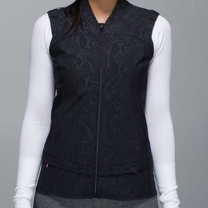 Lululemon Light Speed Black Desert Snake Vest